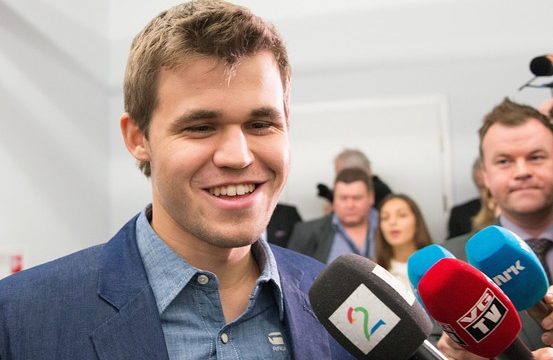 Magnus Carlsen lần thứ ba liên tiếp vô địch cờ vua thế giới
