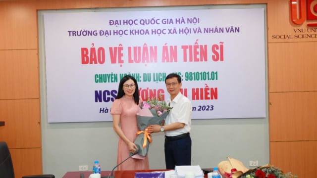 Giảng viên Dương Thị Hiền bảo vệ thành công luận án tiến sĩ chuyên ngành Du lịch cấp Đại học Quốc gia Hà Nội
