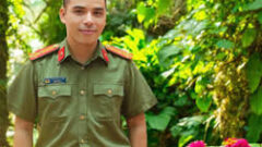 Nhà văn Dương Bình Nguyên thăng quân hàm Đại tá ở tuổi 47